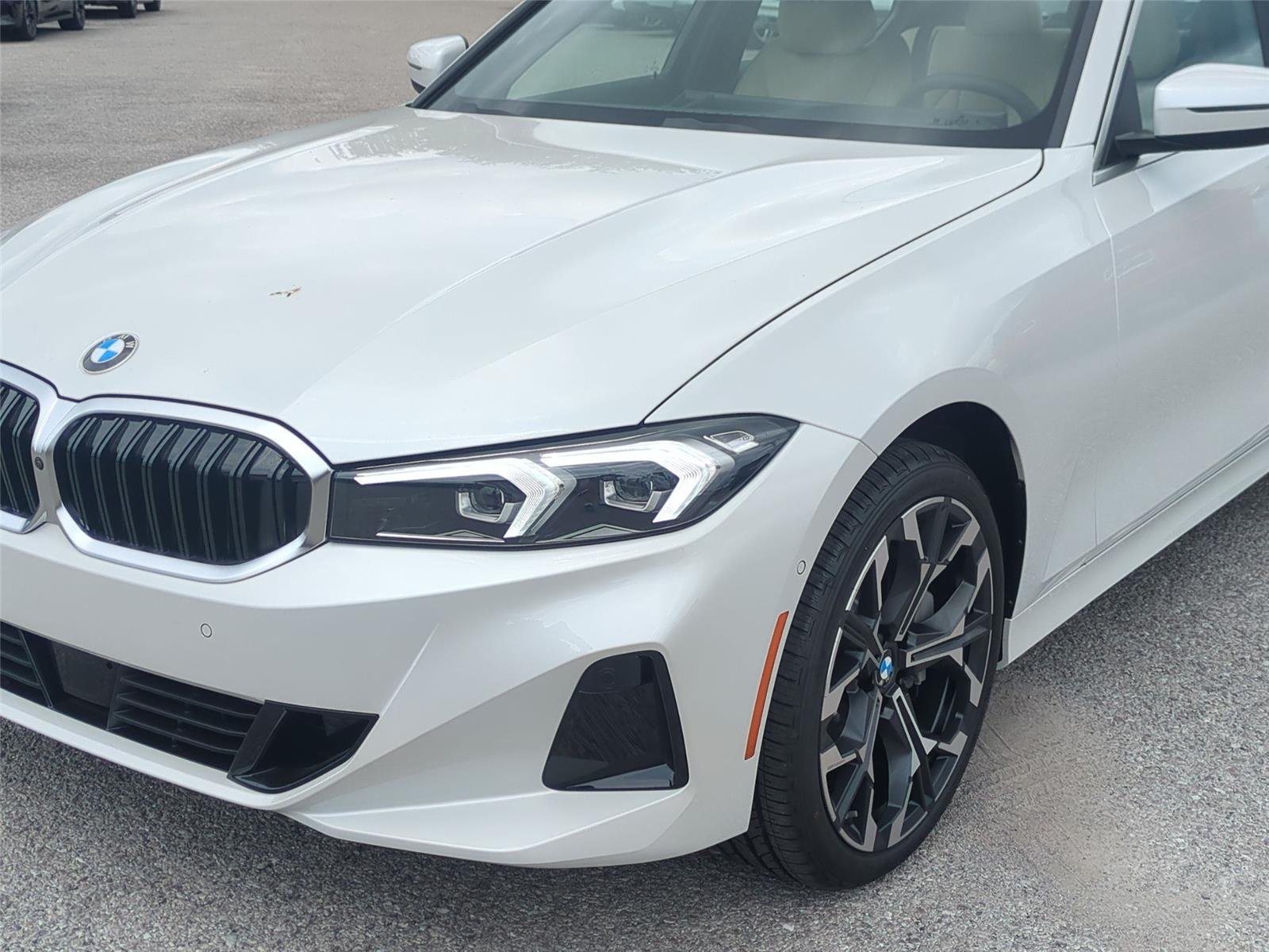 New 2026 Mineral White Metallic BMW 330i xDrive image 9