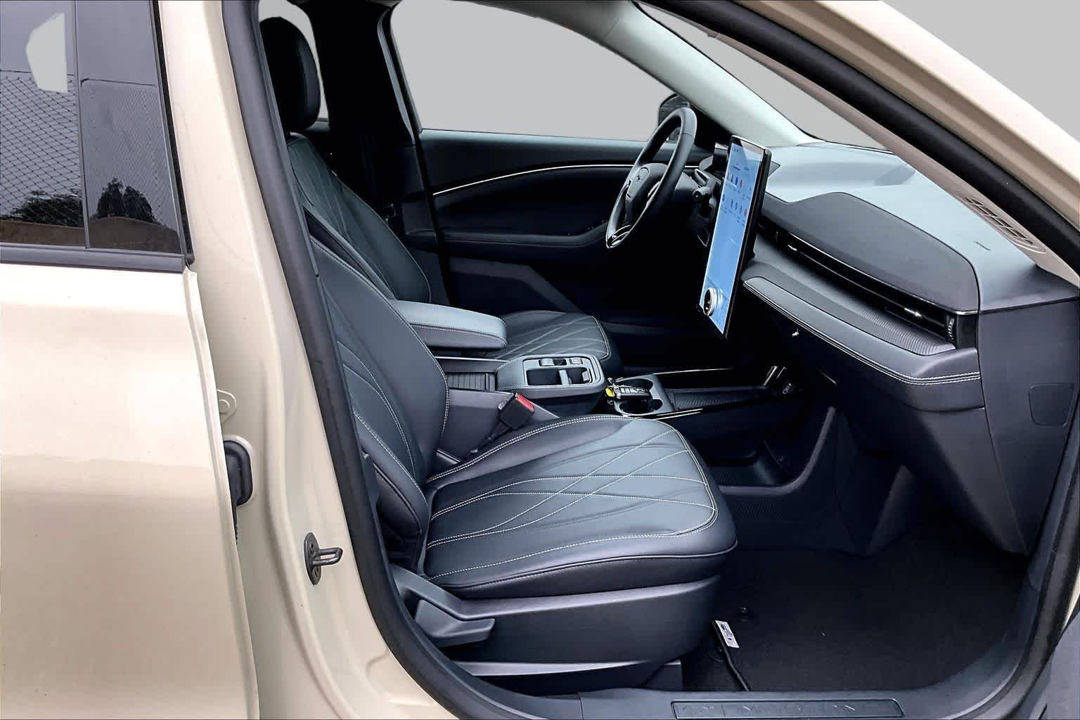 Used 2025 Desert Sand Ford Select image 11