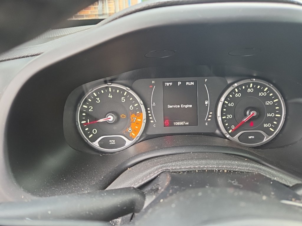 Used 2016 Gray Jeep Latitude image 4