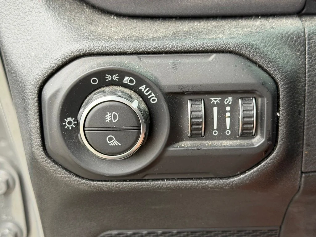 Used 2021 Gray Jeep Mojave image 32