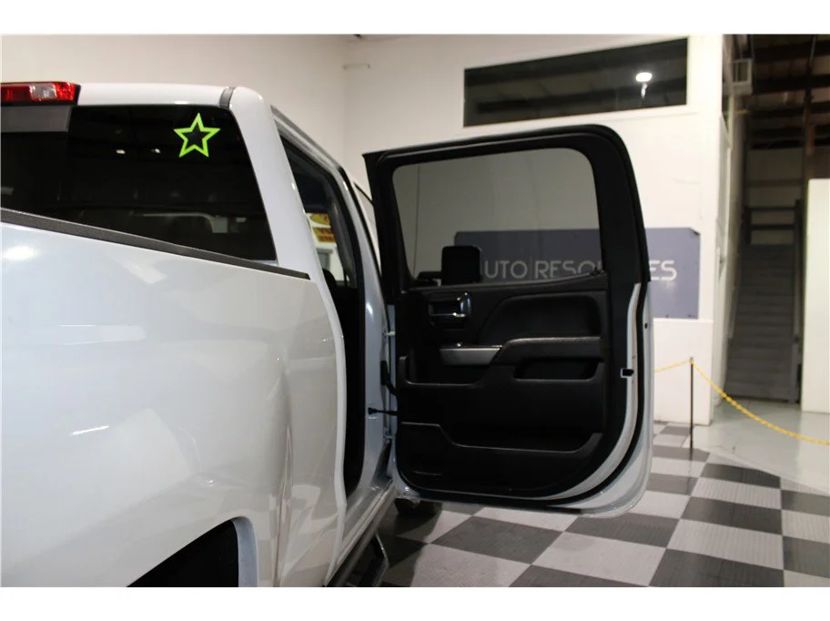 Used 2018 Summit White Chevrolet LTZ image 22