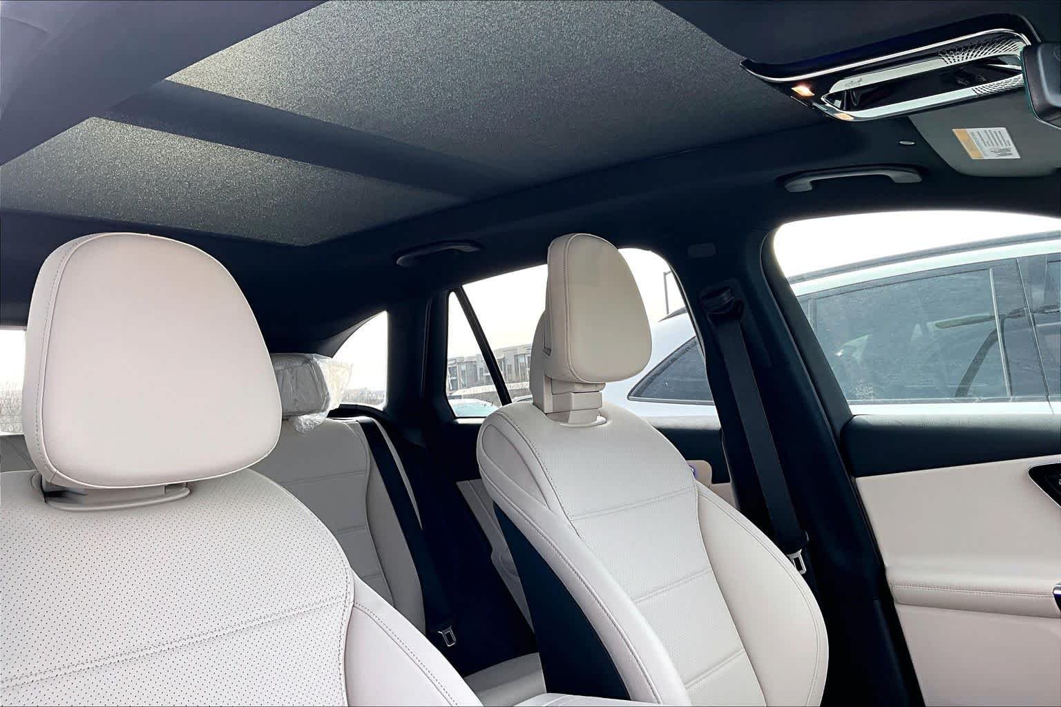 New 2026 Polar White Mercedes-Benz GLC 300 image 22