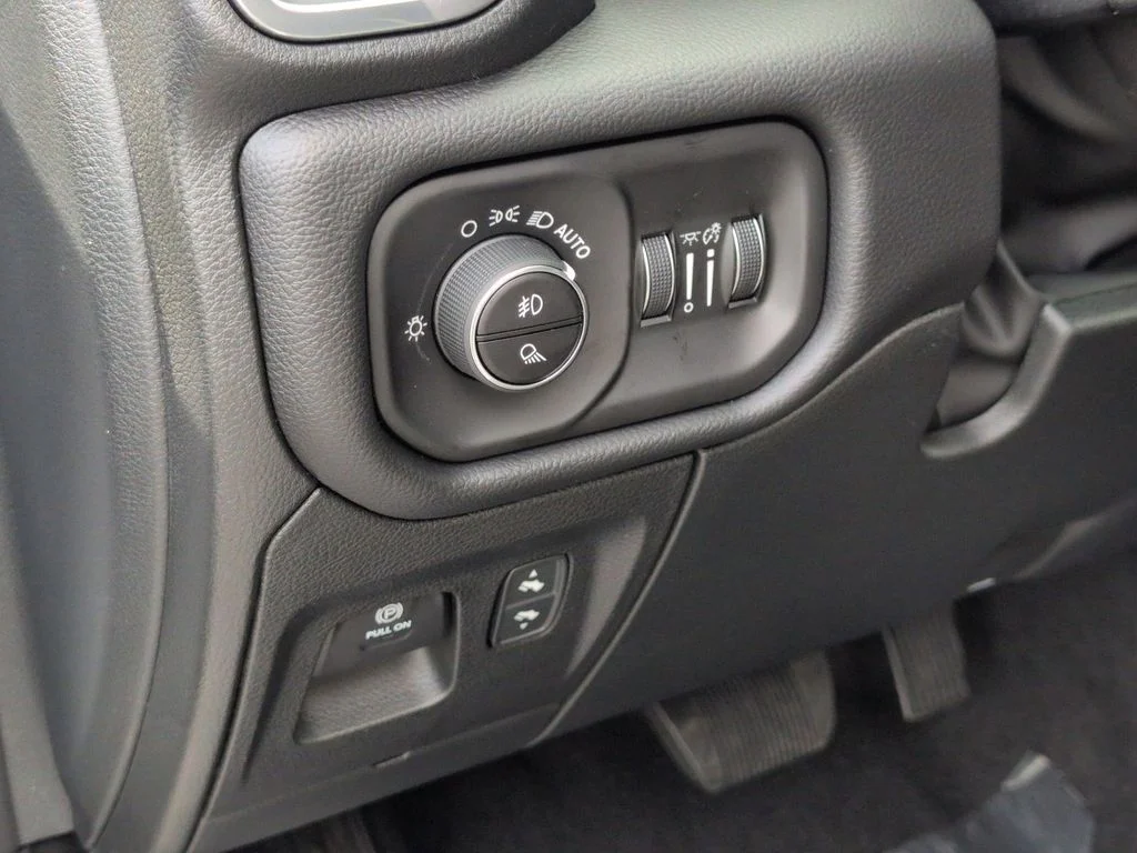 New 2026 Bright White Clear-Coat Exterior Paint RAM Laramie image 20