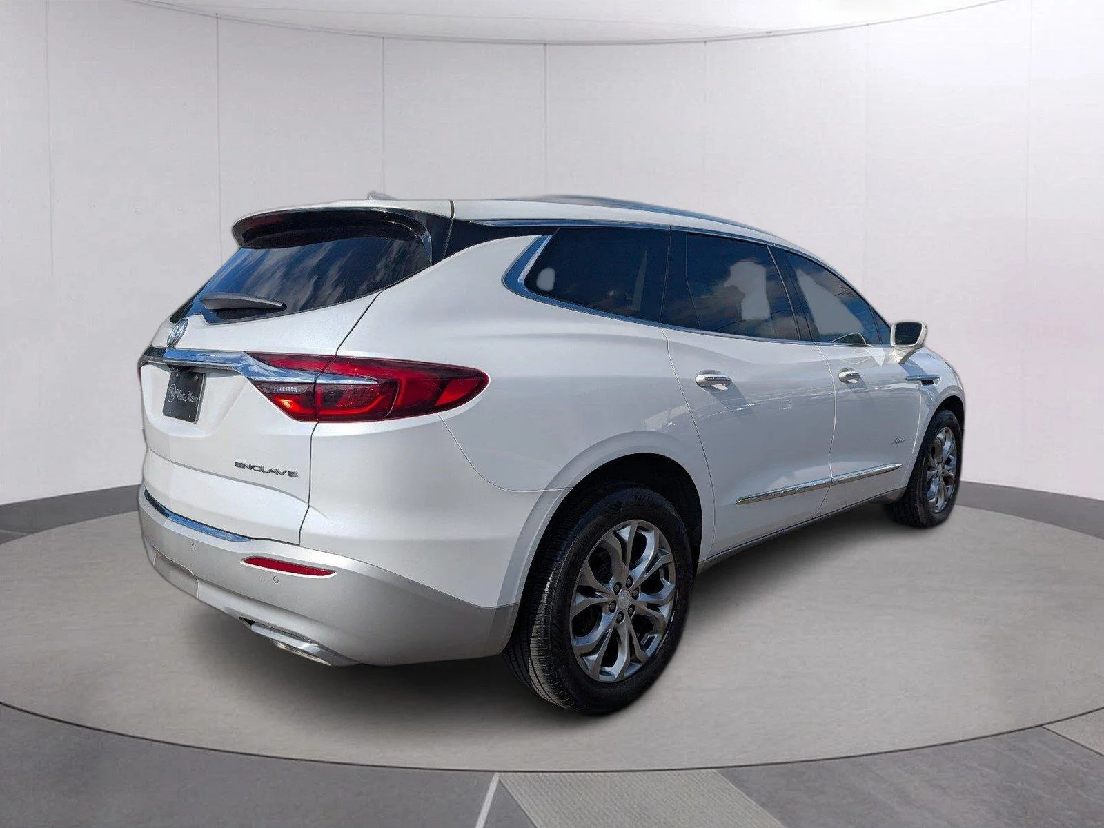 Used 2018 Includes Satin Nickel lower exterior accent color. Buick Avenir image 7