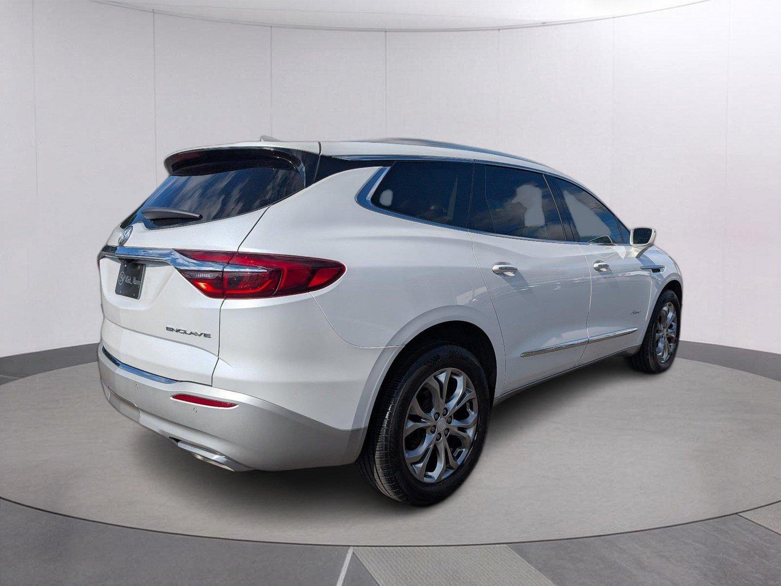 Used 2018 Includes Satin Nickel lower exterior accent color. Buick Avenir image 7