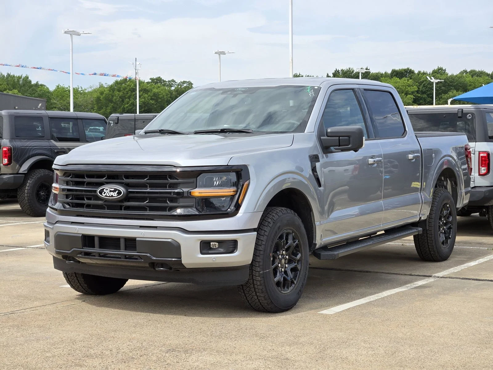 New 2026 Iconic Silver Metallic Ford XLT image 2