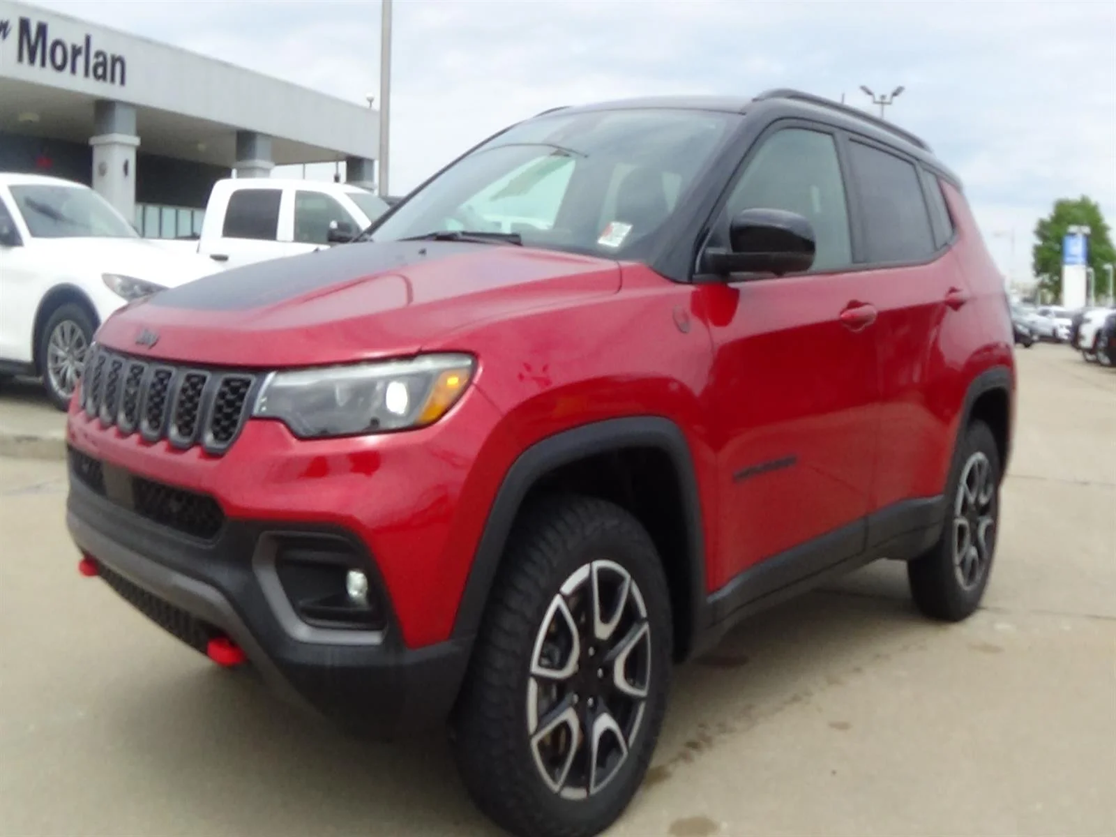 Certified Used 2024 Red Hot Pearl Coat (pr6) Jeep Trailhawk image 2