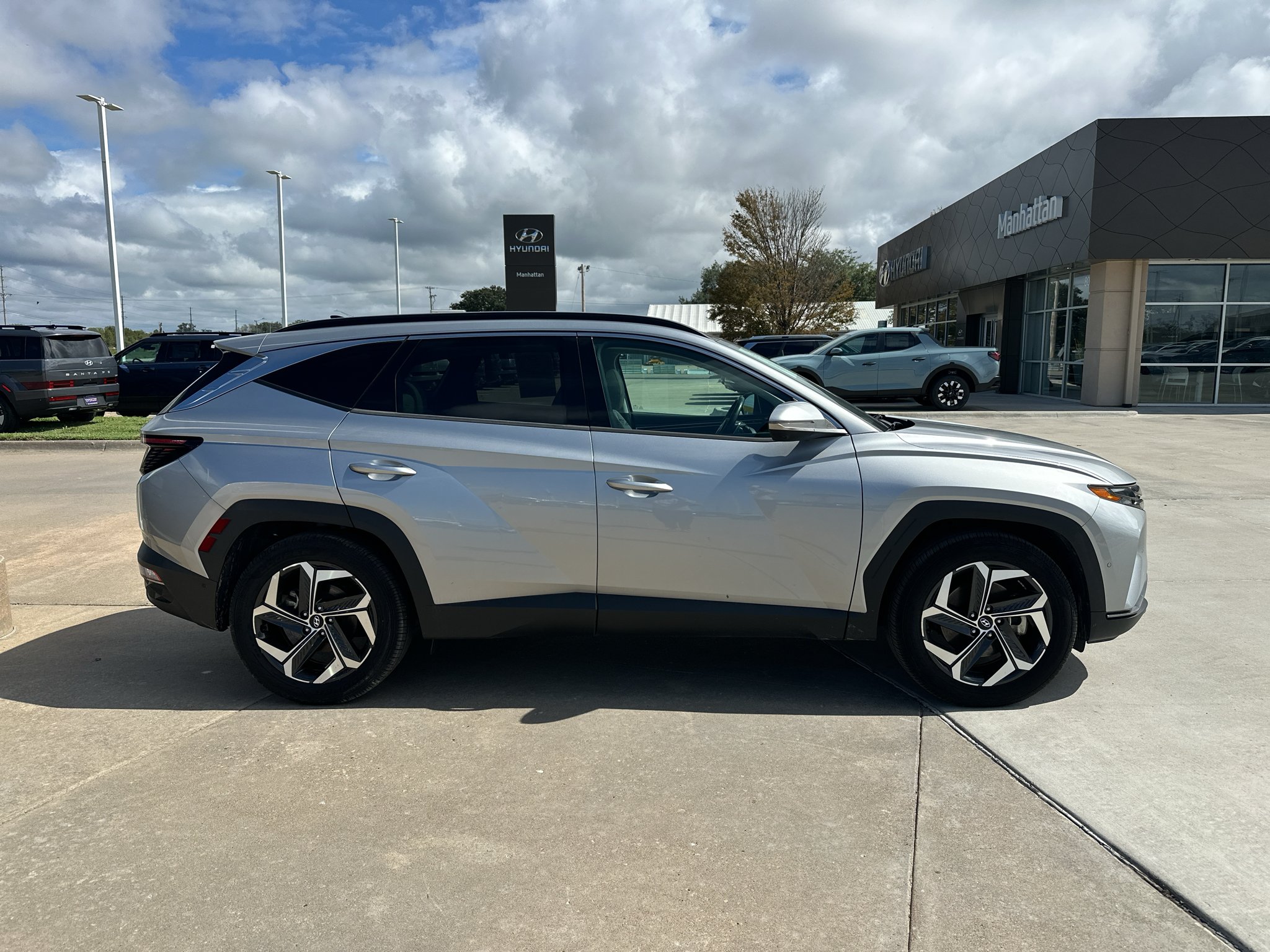 Used 2022 Shimmering Silver Hyundai Limited image 12