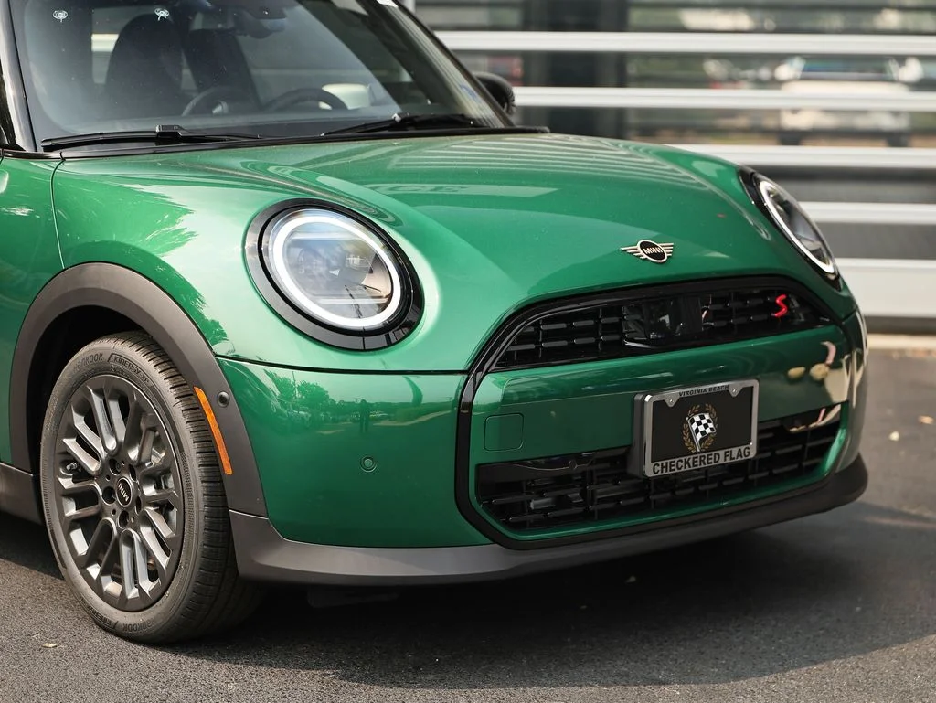 New 2026 British Racing Green MINI Signature Plus image 2