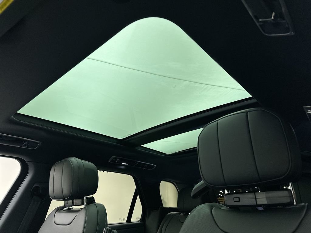 New 2026 Santorini Black Land Rover Dynamic SE image 11