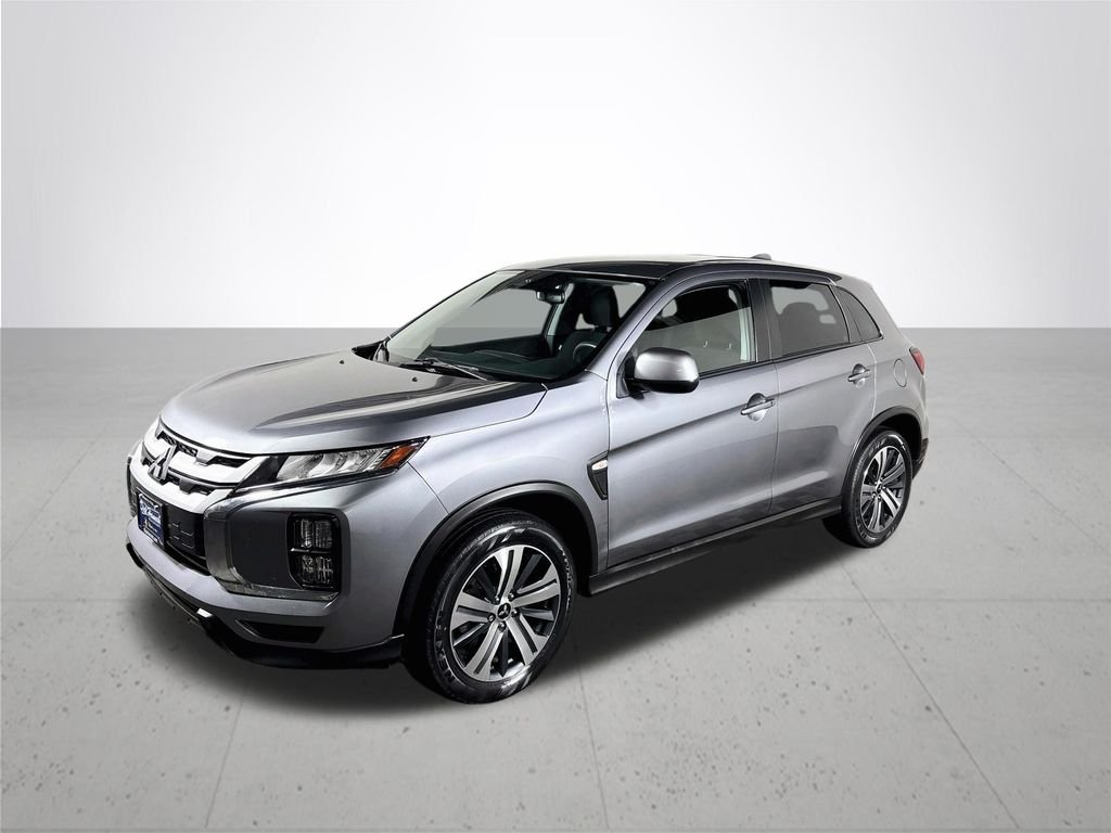Used 2022  Mitsubishi 2.0 ES image 2