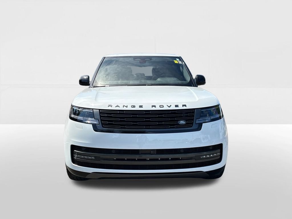 Used 2025 White Land Rover SE image 6