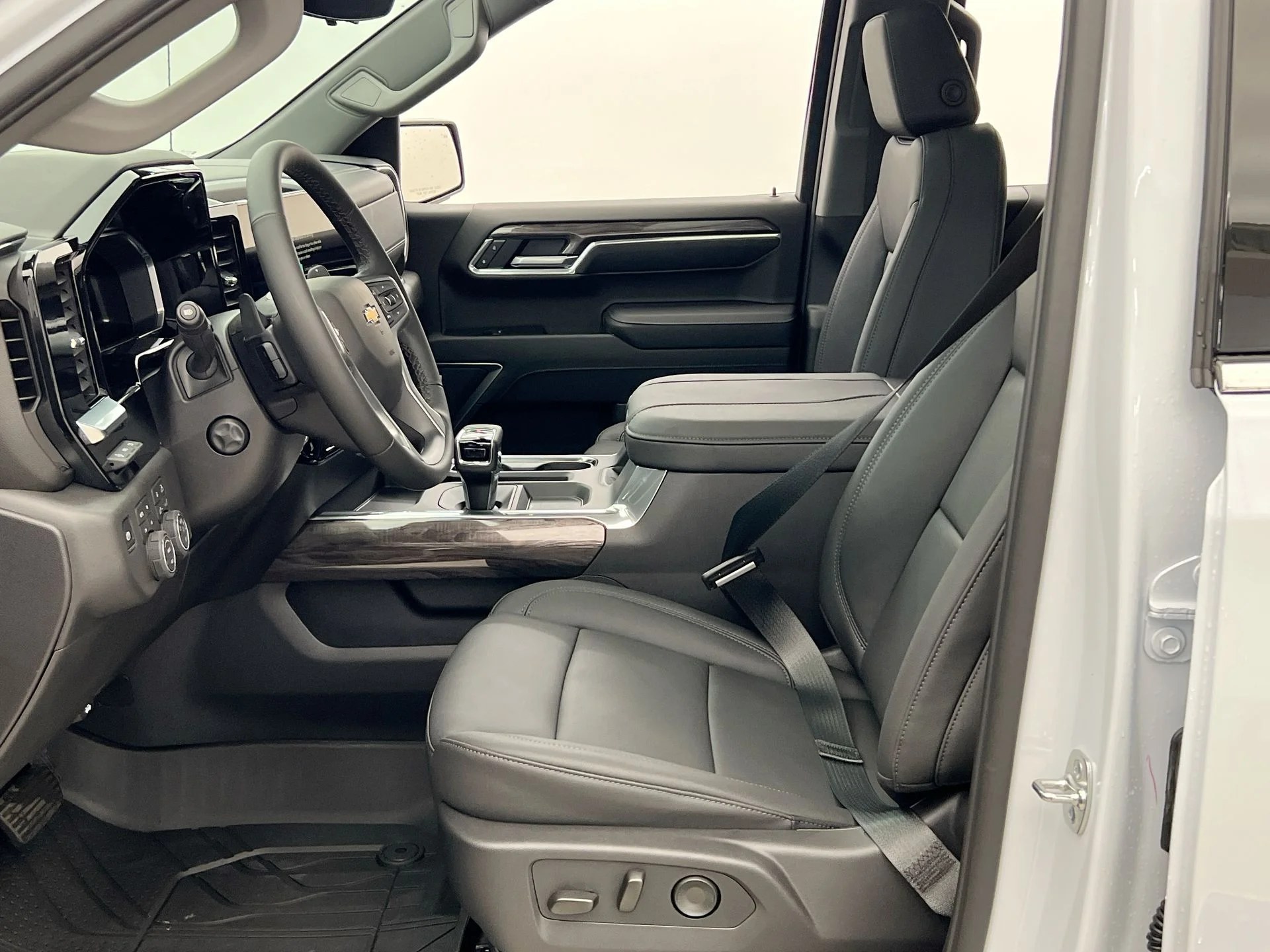2026 Chevrolet Silverado 1500 LTZ - Photo 39