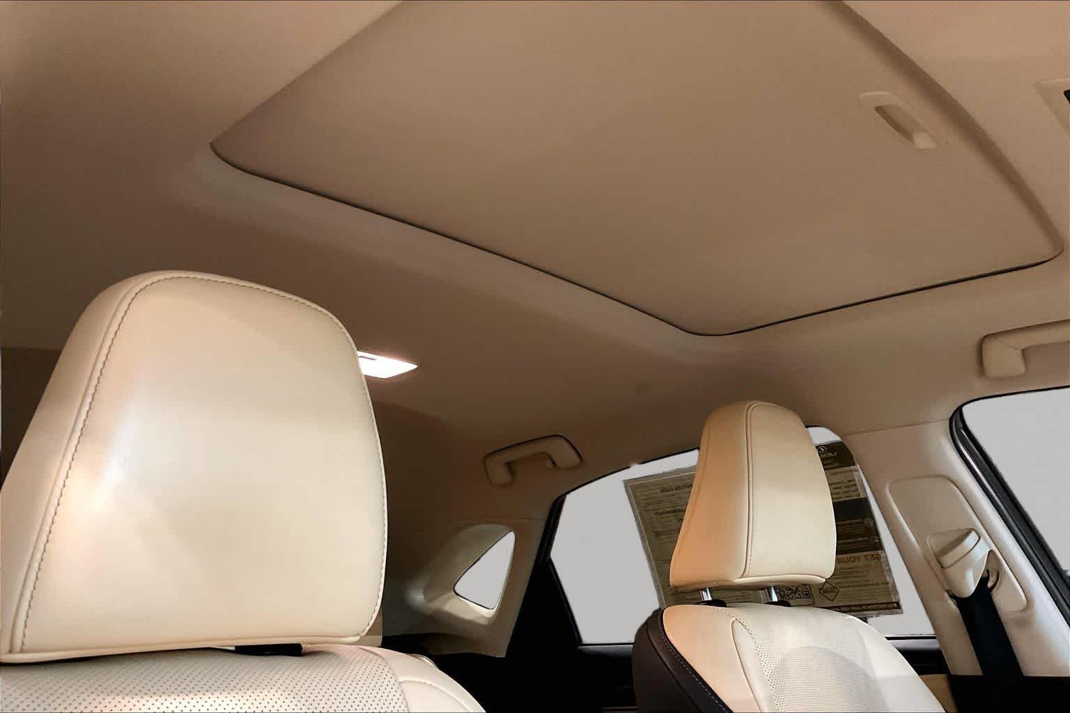 Used 2015 Atomic Silver Lexus  image 13