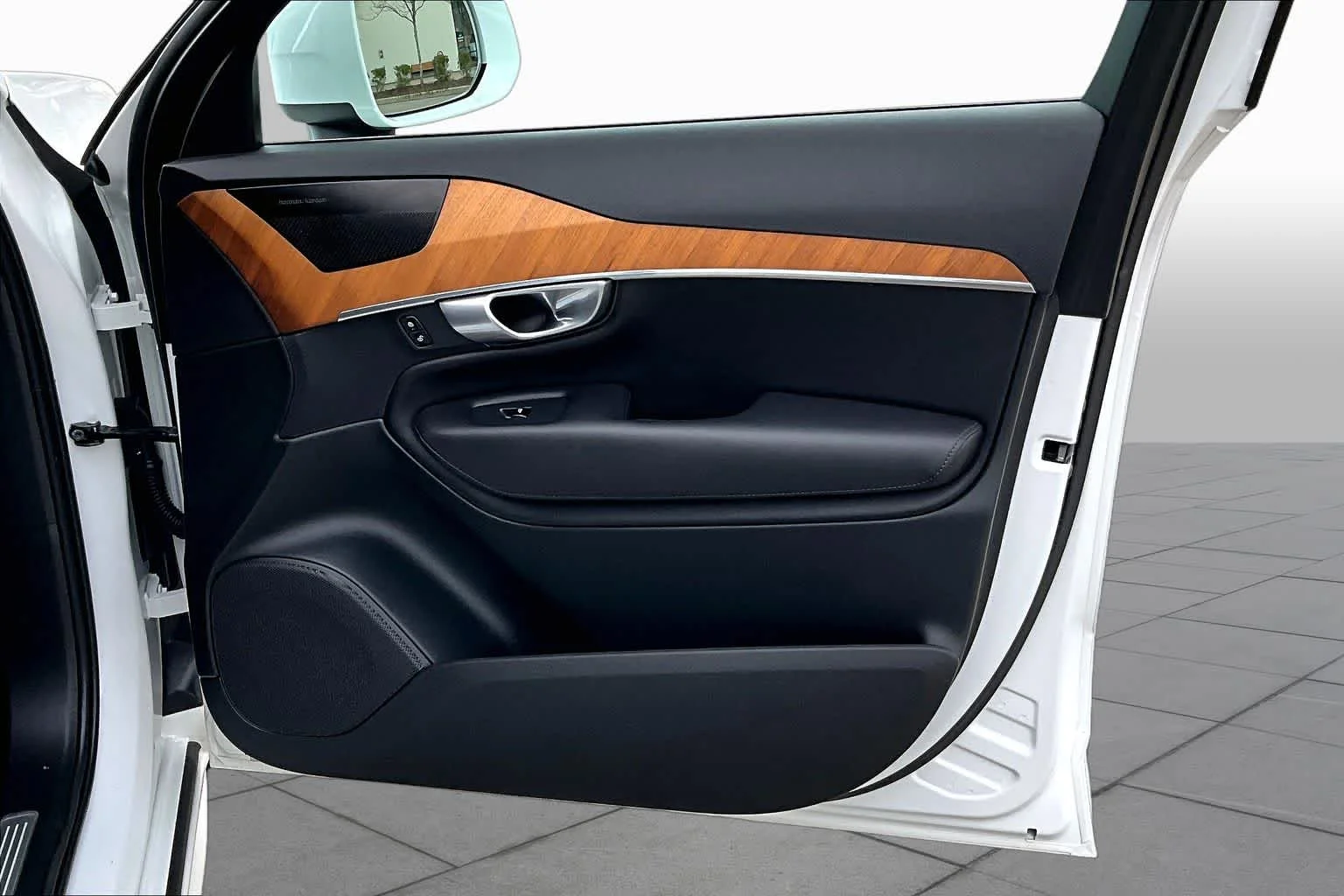 Certified Used 2023 Crystal White Volvo Plus image 23
