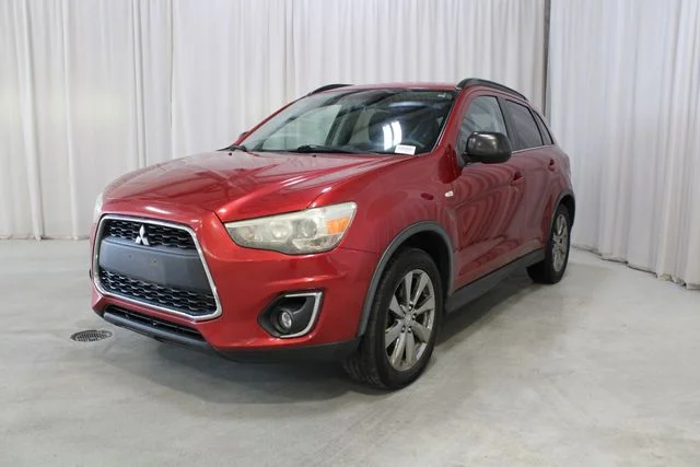 Used 2013  Mitsubishi LE image 33