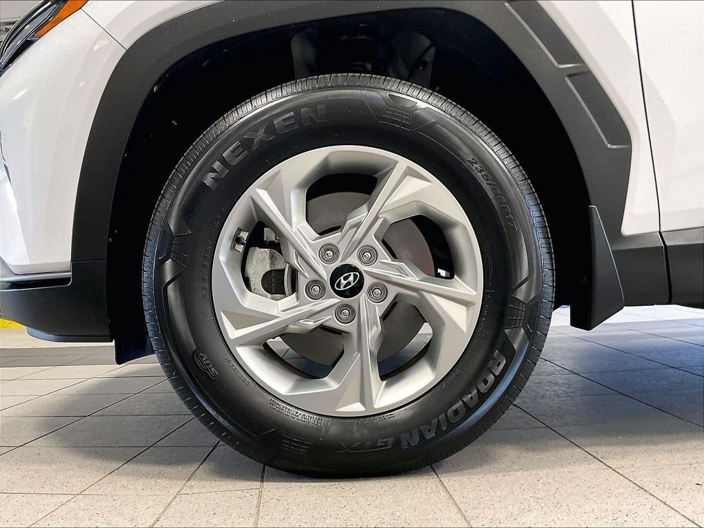 Used 2024 White Hyundai SEL image 7