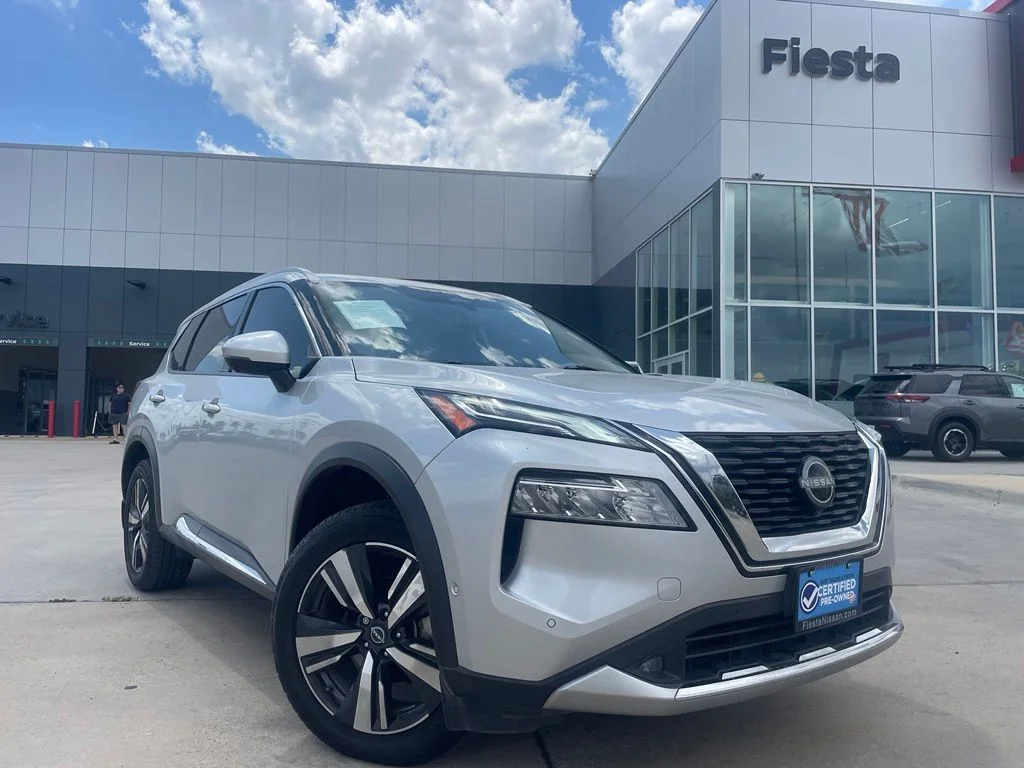 Used 2022 Silver Nissan Platinum image 1