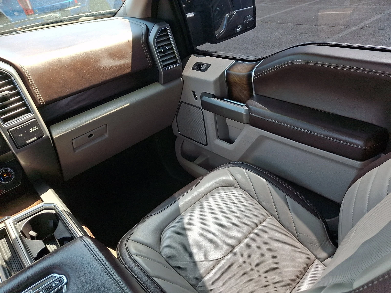 Used 2019 Agate Black Metallic   Um Ford Limited image 16