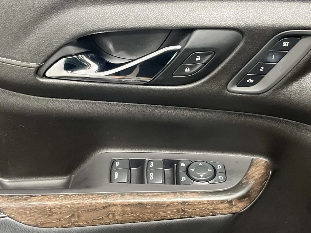 Certified Used 2022 WHITE FROST TRICOAT GMC Denali image 17