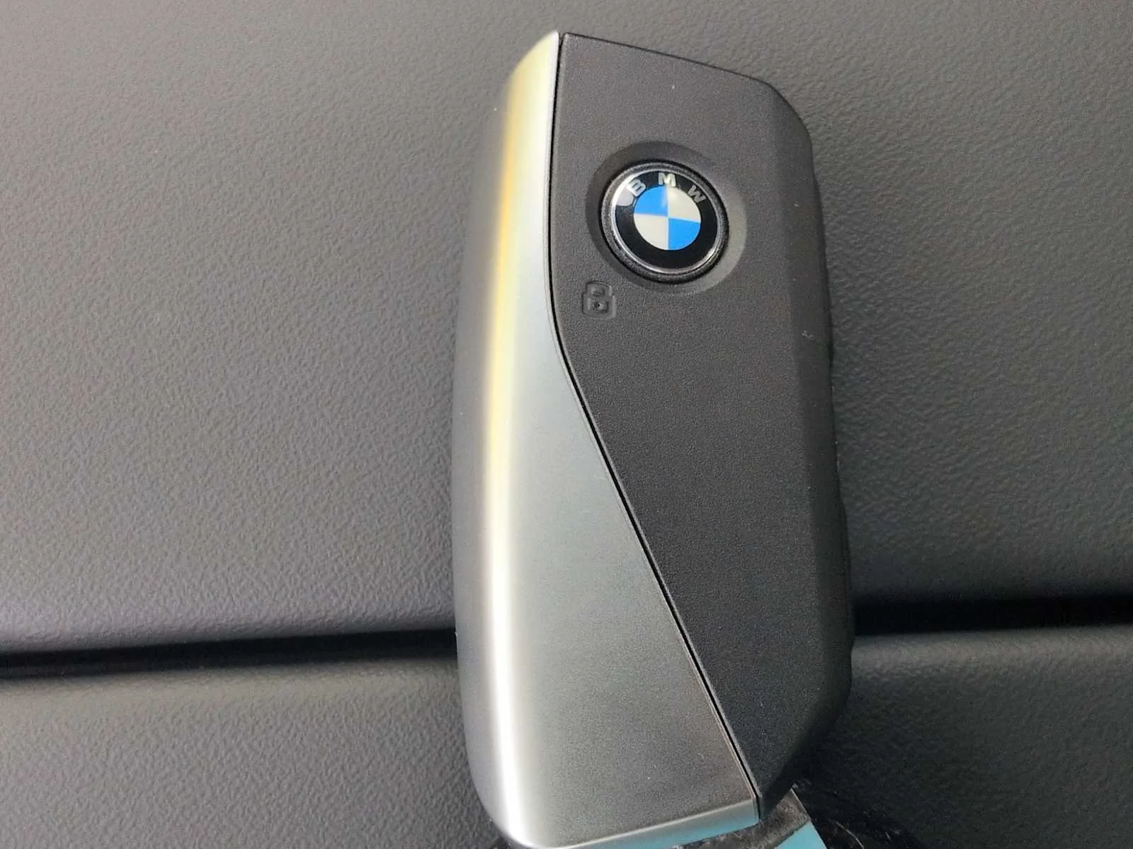 New 2027 Dark Graphite Metallic BMW 550e xDrive image 37