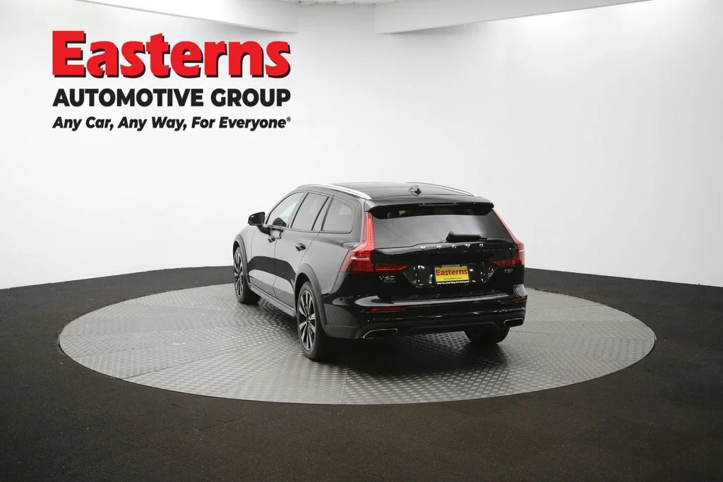 Used 2022 Black Volvo T5 image 63