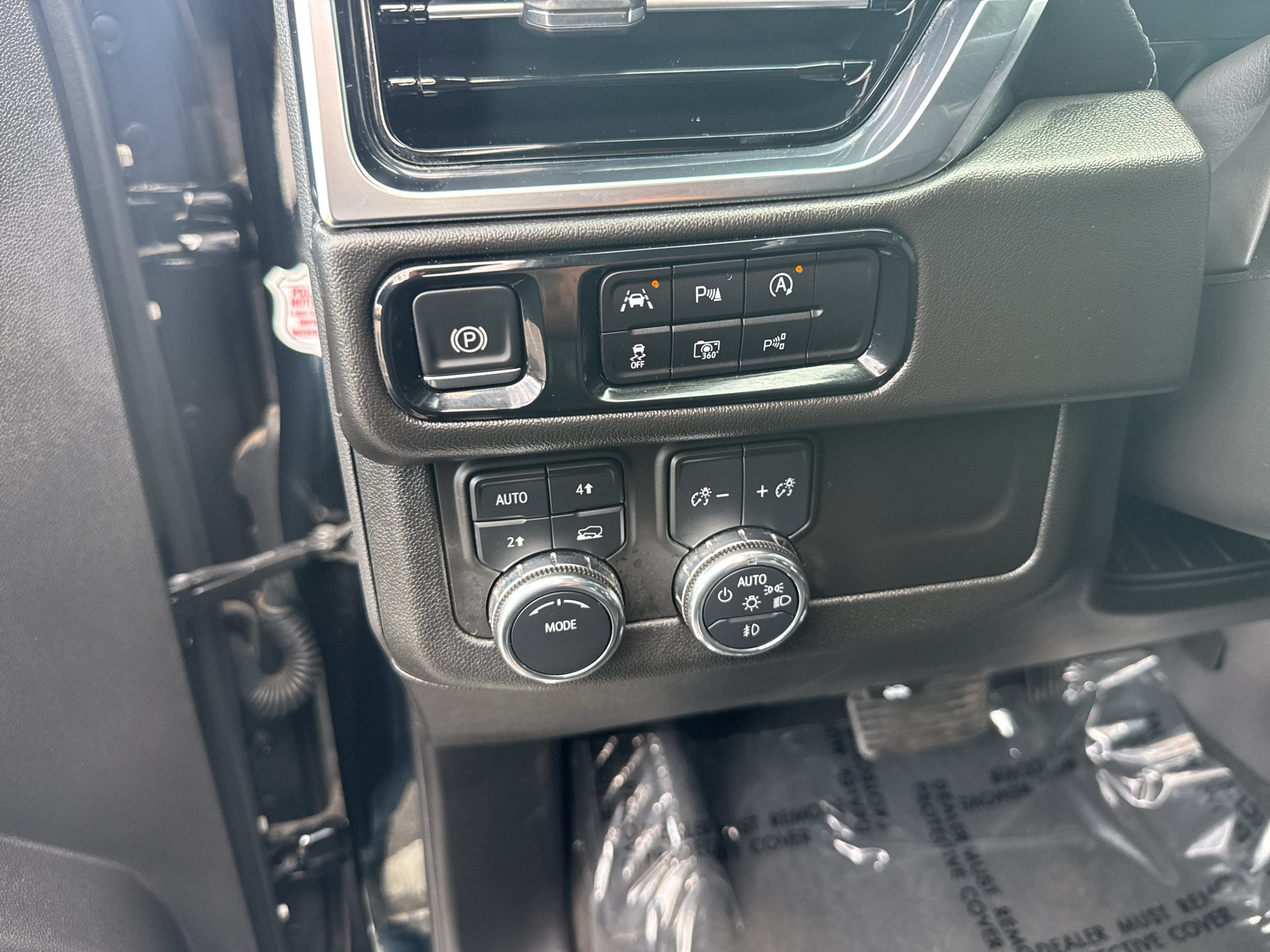 Used 2025 Onyx Black GMC Denali image 29