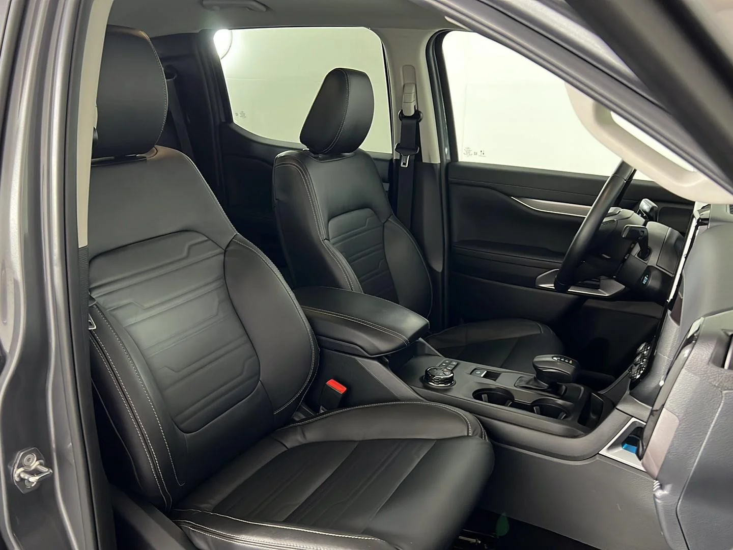 Used 2024 Carbonized Gray Ford LARIAT image 23