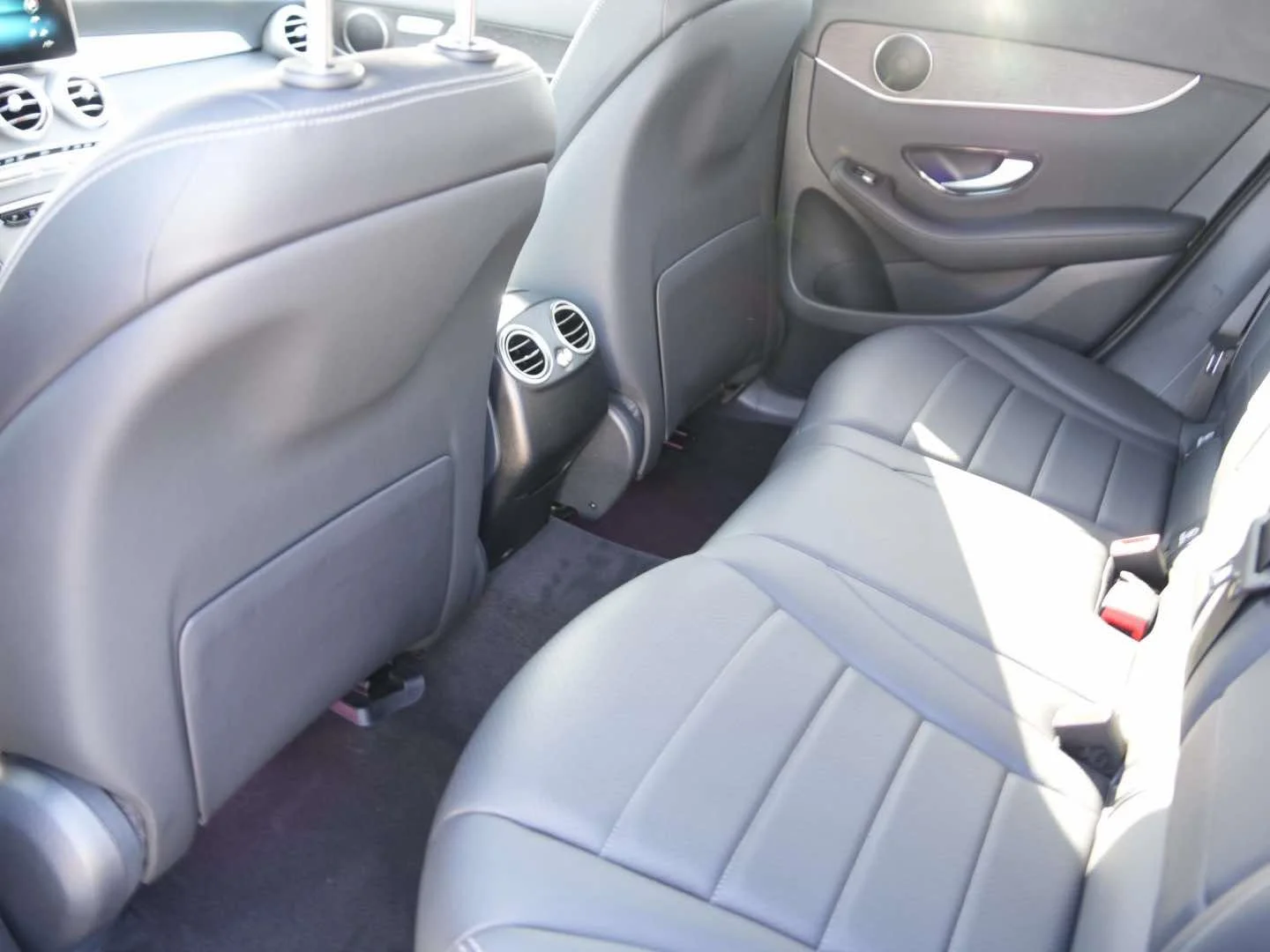 Used 2022 Polar White Mercedes-Benz GLC 300 4MATIC® SUV image 10