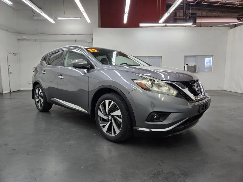 Used 2015 Gun Metallic Nissan Platinum image 4