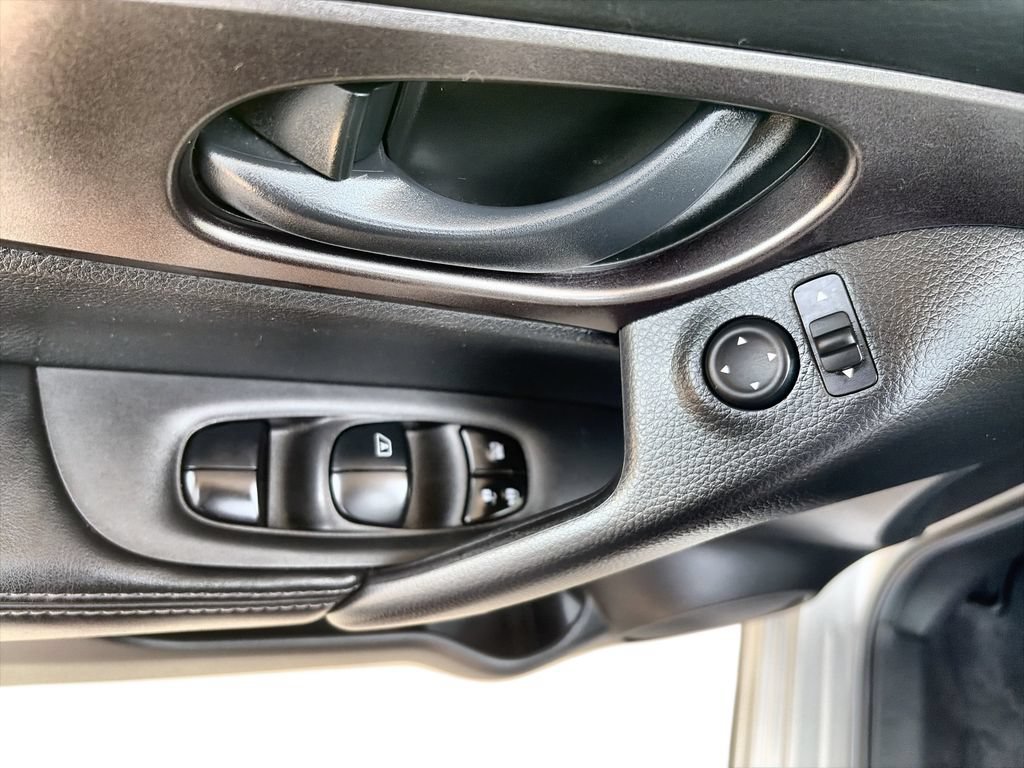 Used 2020 Silver Nissan S FWD Xtronic CVT image 24