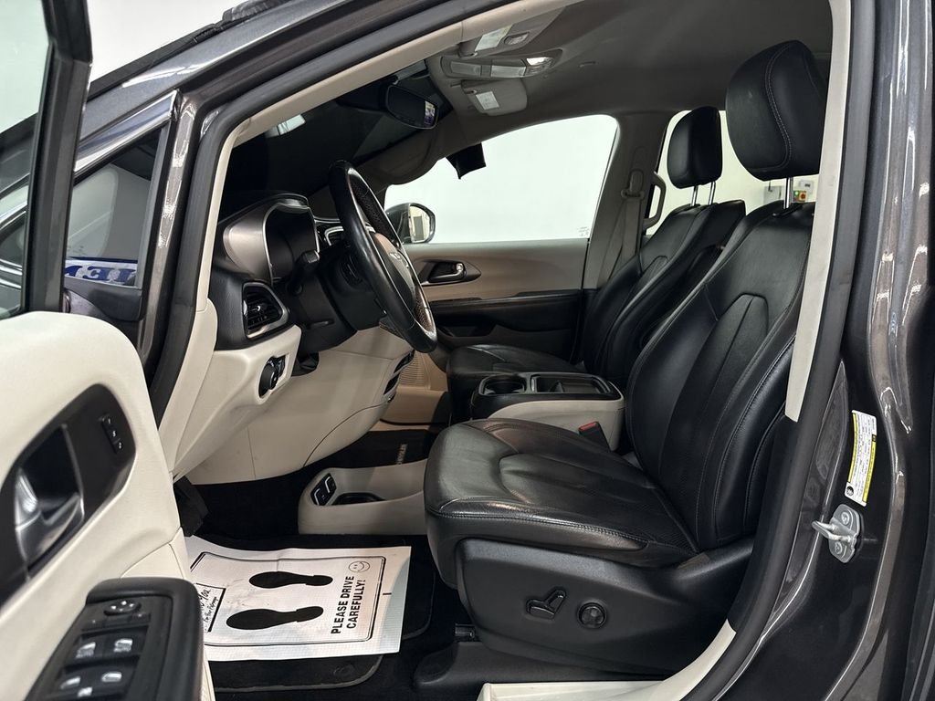 Used 2020 Crystal Metallic Chrysler Touring L image 12