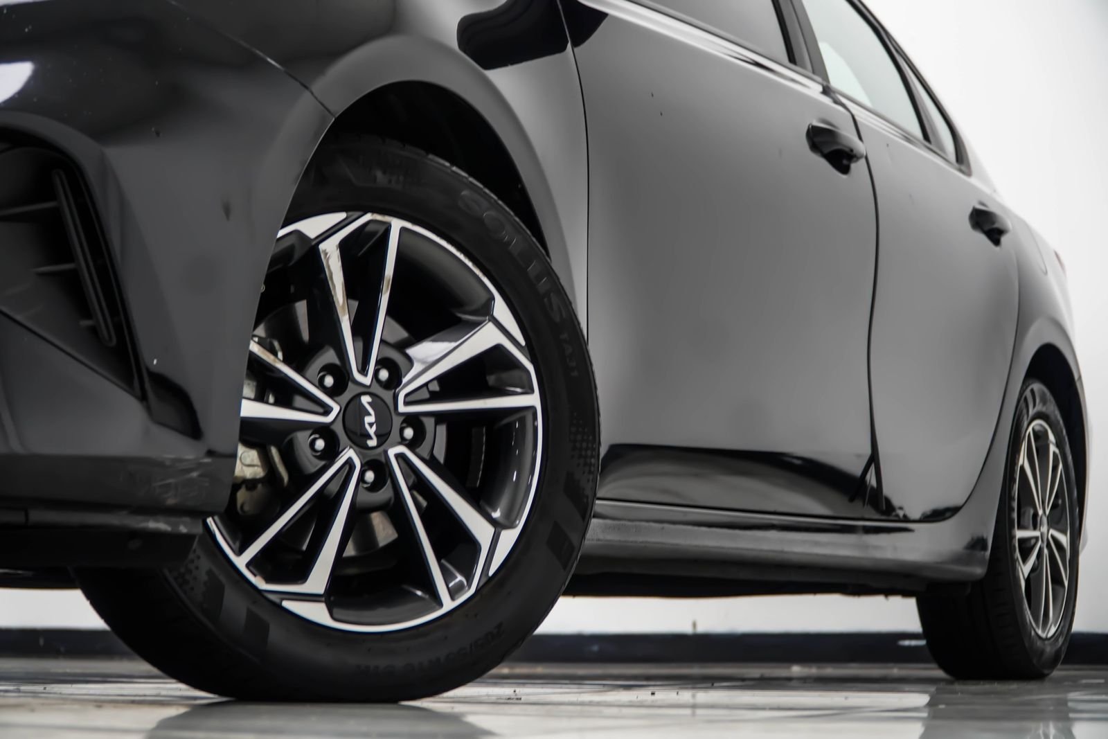 Used 2024 Black Kia LXS image 4