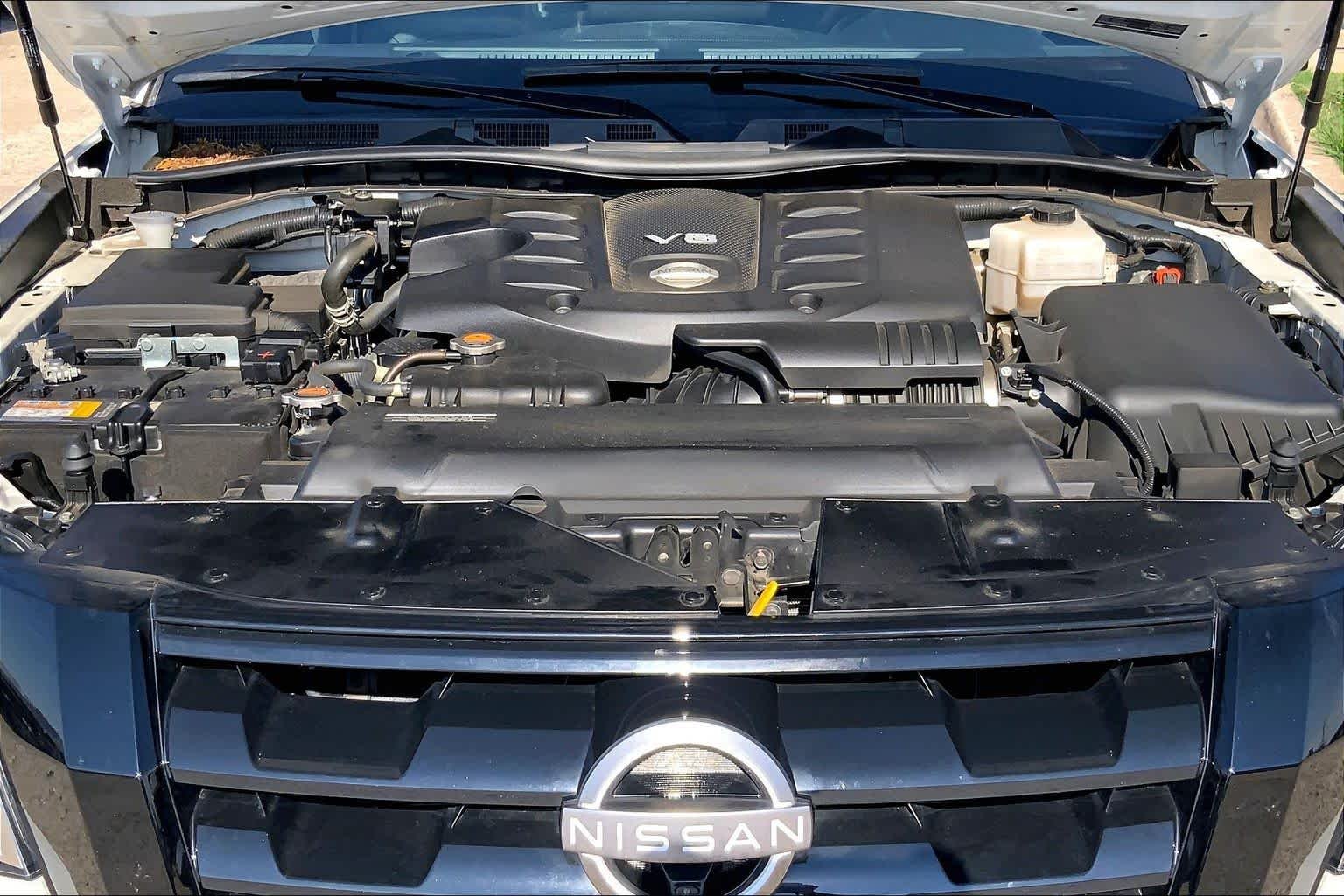 Used 2023 Aspen White Tricoat Nissan SL image 32