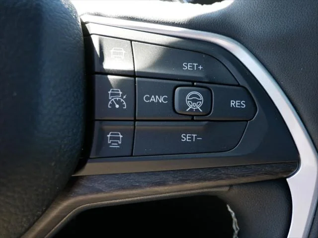 New 2026 Baltic Gray Metallic Clear-Coat Exterior Paint Jeep Laredo image 19