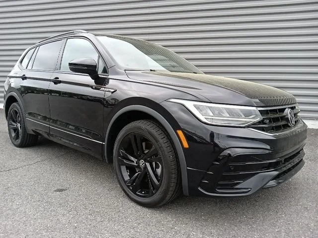 2023 Volkswagen Tiguan 2.0T SE R-Line Black's photo