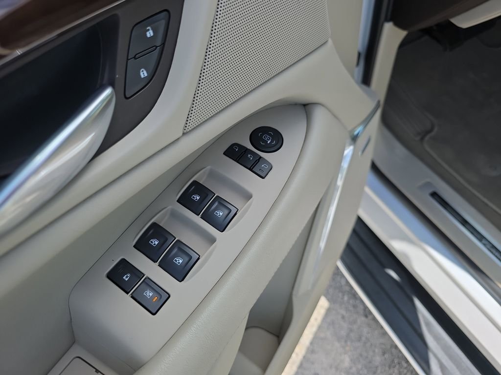 Used 2017 White Cadillac Base image 18