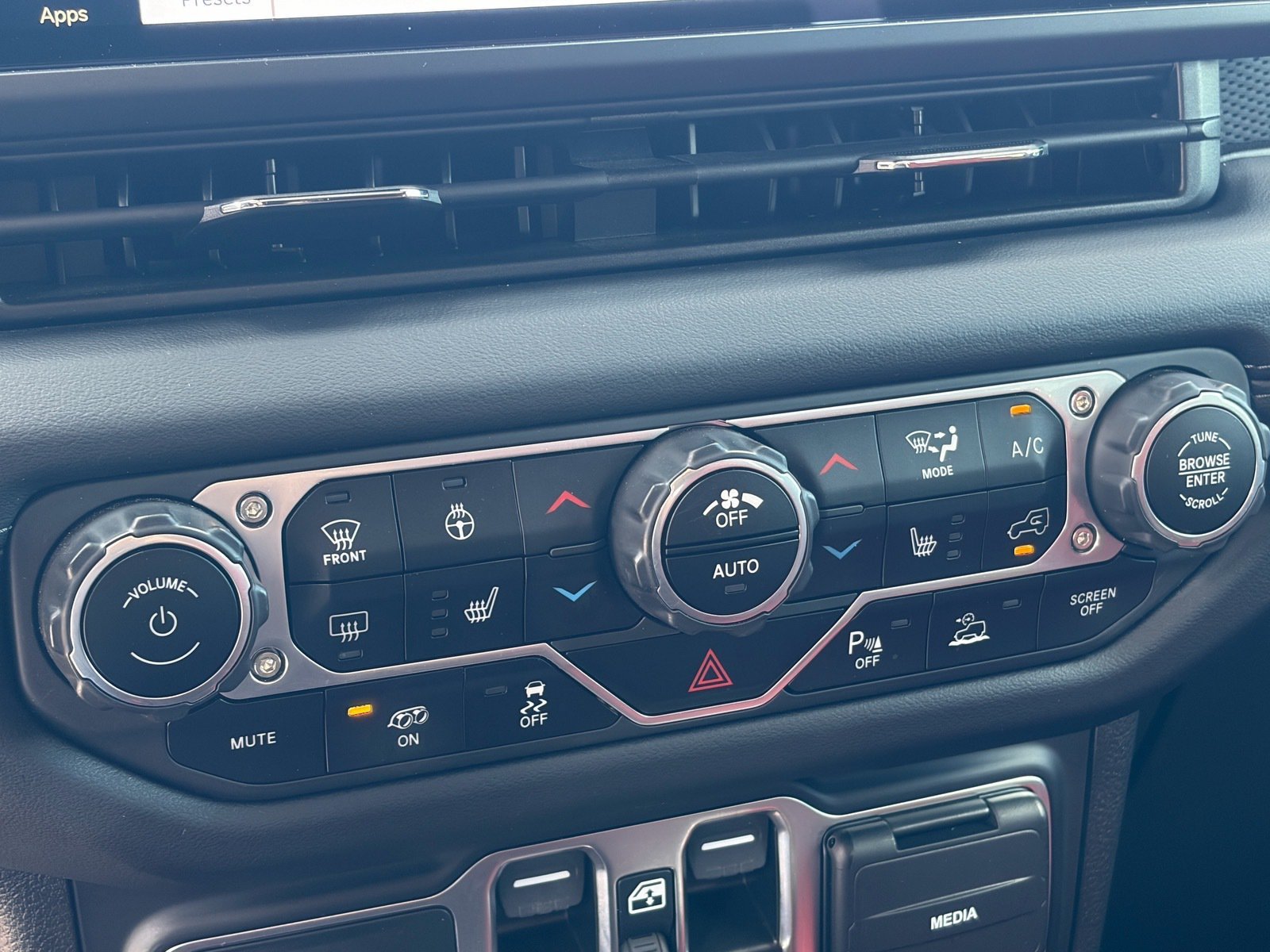 2024 Jeep Wrangler 4-Door Rubicon 392 - Photo 21