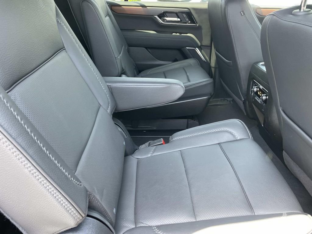 2025 GMC Yukon Denali - Photo 28