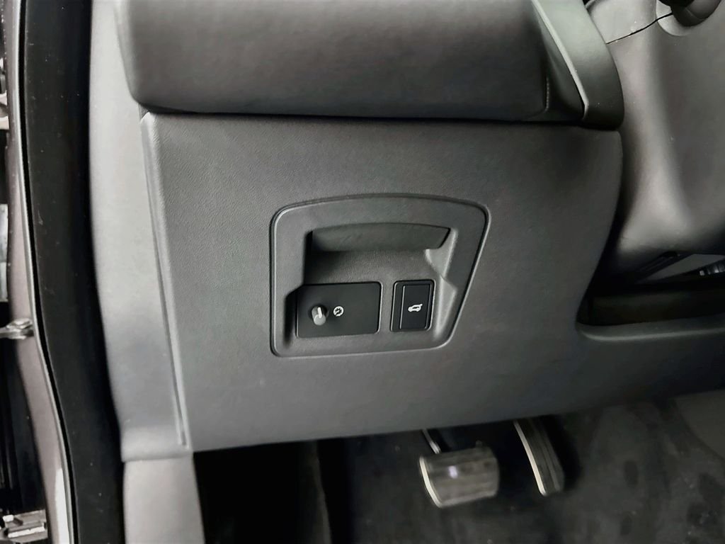 New 2026 Charente Grey Land Rover Belgravia Edition image 10