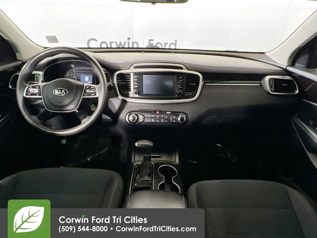Used 2019 Titanium Silver Kia L image 7
