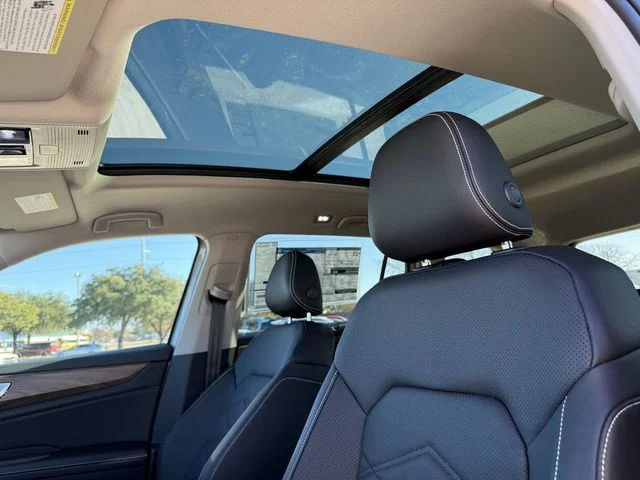 New 2026 Silver Volkswagen 2.0T SE w/Technology image 18