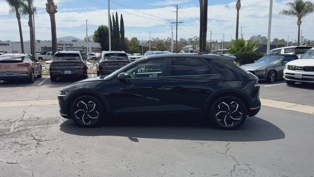 Used 2024 Black Hyundai SE image 5