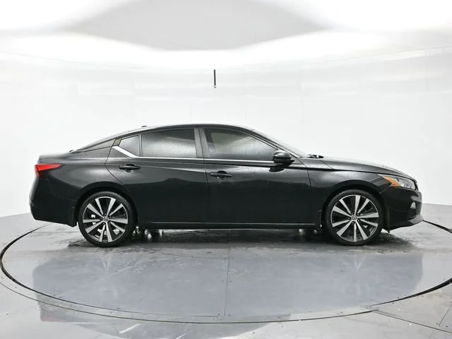 Used 2019 Super Black Nissan 2.5 SR image 8