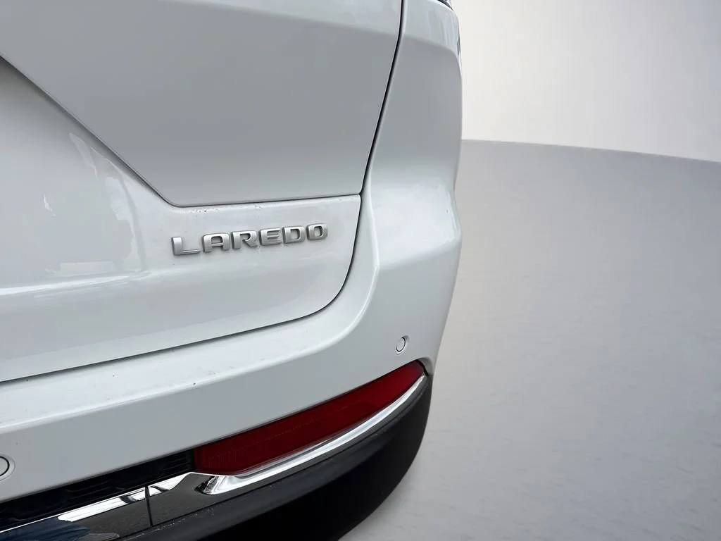 Used 2025 White Jeep Laredo X image 33