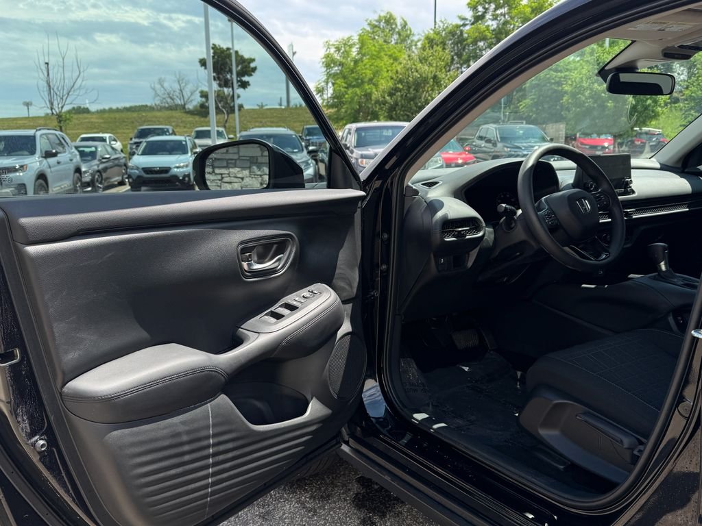 2025 Honda HR-V LX - Photo 26