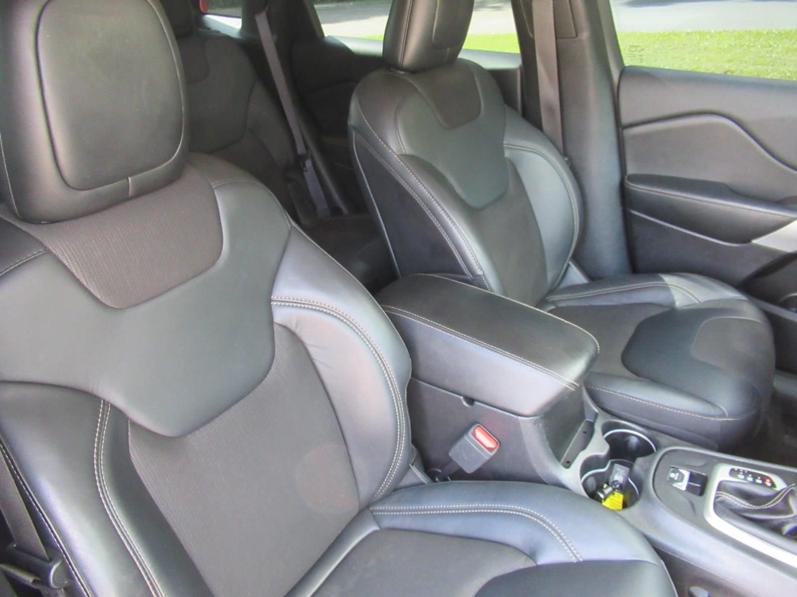 Used 2018 White Jeep Latitude Plus image 9