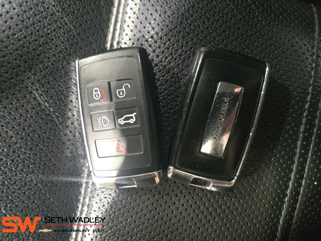 Used 2020 Silver Jaguar SE image 37