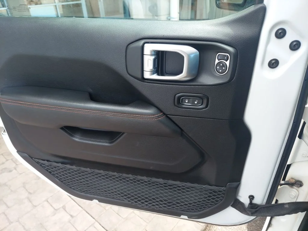 Used 2023 White Jeep Mojave image 16