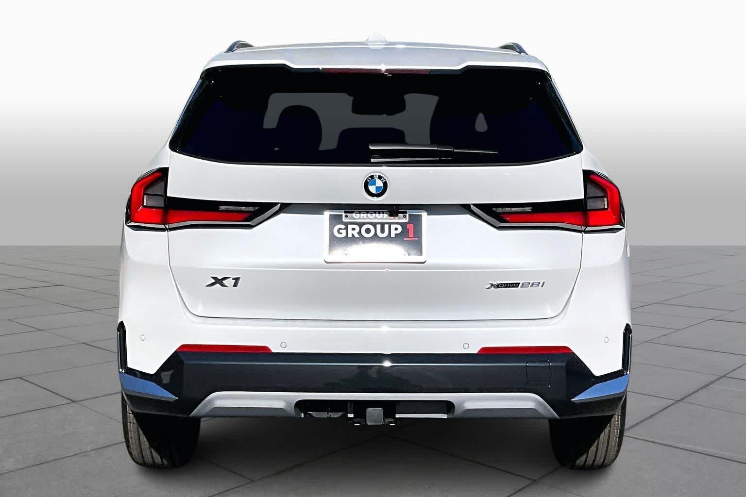 Used 2026 Mineral White Metallic BMW xDrive28i image 4